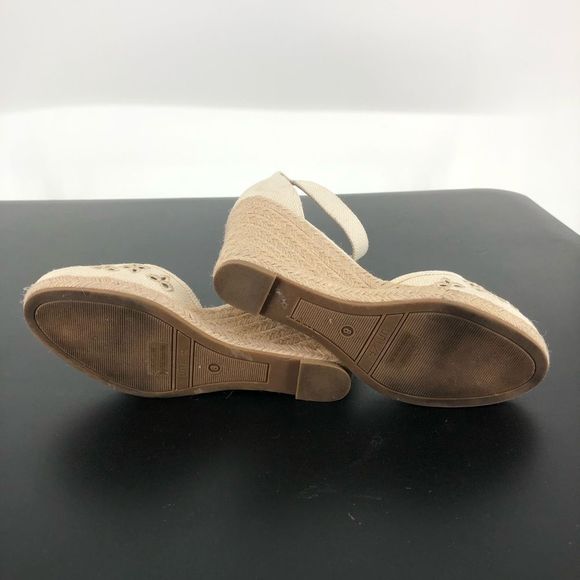 Unisa Unareia Cream Embroidered Eyelet Ankle Strap Espadrille Wedge Sandals 8 - Picture 14 of 15